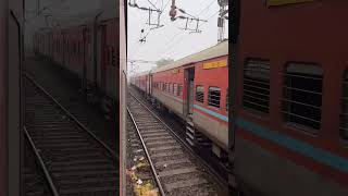 12427 Anand Vihar Express vs 22419 Suhaildev ExpressDangerous High Speed Parallel Raceshorts [upl. by Mireille]