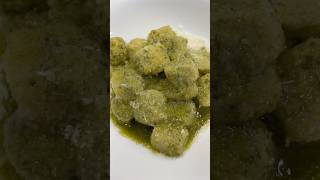 Receta de gnocchi con pesto alla genovese [upl. by Eeraj]