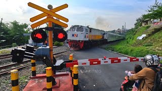 RAILWAY CROSSING 10 Kompilasi Perlintasan Kereta Api Kota Bogor [upl. by Drogin]