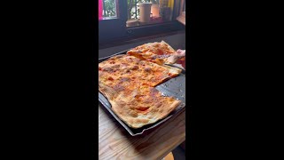 FOCACCIA SOTTILE alla PIZZAIOLAun sogno🤩 Shorts [upl. by Bittencourt]