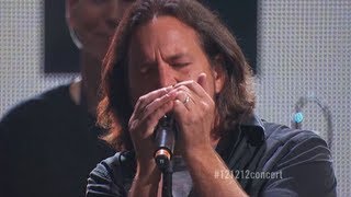 Roger Waters amp Eddie Vedder quotComfortably Numbquot Live at quot121212quot The Concert for Sandy Relief HD [upl. by Oiramrej]