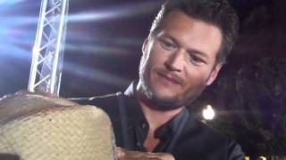 Blake Shelton makin my Daughter one Happy little girl  The quotFootloosequot Premiere [upl. by Nylhtac337]