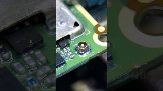 replacing the signal antenna socket causing a weak signal🤔 phonerepair microsoldering [upl. by Huntington804]