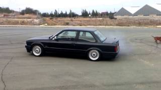 BMW E30 325i DONUTS  DRIFT [upl. by Kral]