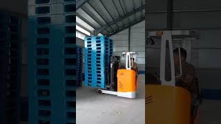 reach truck operate reachtruck [upl. by Reema]