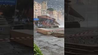 Spazzato via dall’intensa mareggiata di libeccio lo storico ristorante “Golfo Paradiso” Camogli‼️ [upl. by Gnanmas]