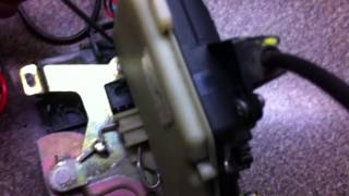 2003 VW Beetle diagnosing dome lightdoor latch switch Removing door panel carrier [upl. by Kraska]