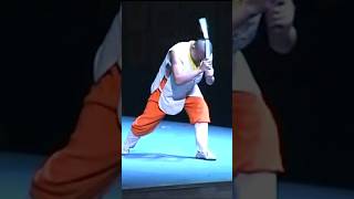 Die Show der original Shaolin Mönche in China mit einem Bruchtest [upl. by Yanahc]