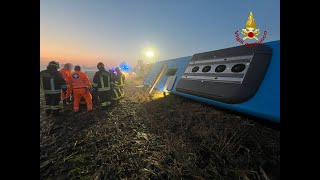 Autobus esce di strada a Pavia i Vigili del Fuoco salvano 6 persone [upl. by Rutherford]