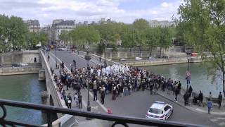 Parigi Pazzo Canta Er Diablo dei Litfiba Alla Processione Venerdi Santo [upl. by Sauder]