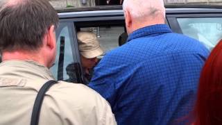 Mark Knopfler signing autographs inside car in Berlin 2013 [upl. by Refinnaj]