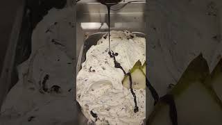 Ice Cream Stracciatella with Fresh Pearsby Roberto icecream [upl. by Bala]