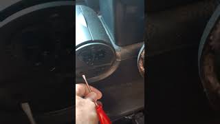 Como remover porta copos traseiro VW Golf mk4 Bora [upl. by Esinereb]