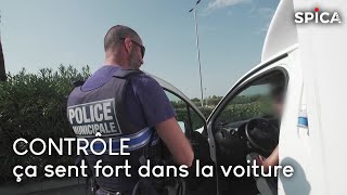 Contrôle  ça sent fort dans la voiture [upl. by Airekat]