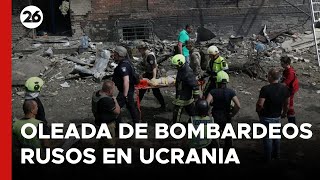 Una oleada de bombardeos rusos en Ucrania deja decenas de muertos [upl. by Hairym]