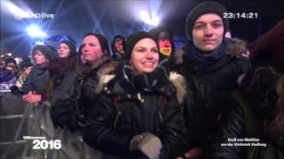 Silvester 2015 am Brandenburger Tor Willkommen 2016  1005 Bilder Von allem etwas [upl. by Adnamahs552]