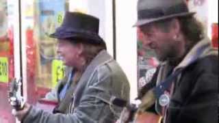 The Kinks Dave Davies catches street busker act Laura and Pixi do Stray Cat Strut [upl. by Elac]