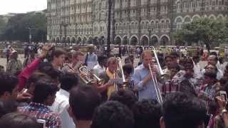 Das Bayerische Staatsorchester in Indien 2013  Blasmusik vor dem Gateway of India [upl. by Kcirtapnaes174]