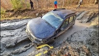 Dacia Duster vs Nissan Patrol Kia Suzuki Vitara Freelander Toyota Nissan Terrano 2mud off road [upl. by Einon]