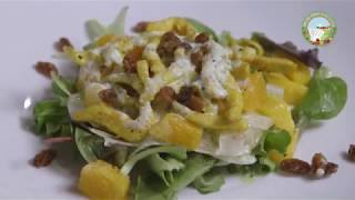 Uno chef rubato allagricoltura  Insalata fresca con uva passa e pollo alla curcuma [upl. by Ynffit129]