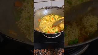 बताओ दोस्तो बताओ😎😎😇 food youtubeshorts [upl. by Hairim]