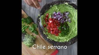 Cómo hacer Guacamole casero en molcajete ¡Fácil y rápido  Receta mexicana [upl. by Llieno]