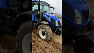 AGRICULTURE UN TRACTEUR NEW HOLLAND QUI SE CONDUIT TOUT SEUL EN PILOTE AUTO agriculturetracteurs [upl. by Aserat]