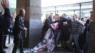 No Tav a Palermo cariche della polizia alla stazione centrale [upl. by Jehiel]