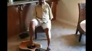 Superação homem toca violão com os pésSensacional [upl. by Sucramd]