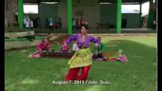 Traditional Tausug Dance Pangalay Linggisan [upl. by Annaya398]