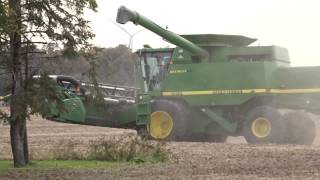 John Deere 9510 Maximizer  Soybean Harvesting in Michigans Thumb  Harvest 2015 harvestchaser [upl. by Snave]