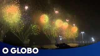 Queima de fogos levou 2 milhões de pessoas a Copacabana [upl. by Heidie]