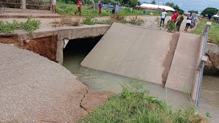 The main bridge linking Atebubu to Yeji on the highway collapses leaving road users stranded [upl. by Pavior]