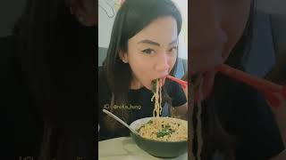 Cici cantik makan mie super enak yang lagi viral  cewek sombong pamer makanan super pedas di dunia [upl. by Bowyer745]