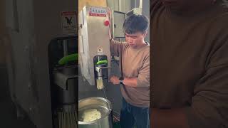 Fully automatic induction ramen machine automatic cutting smooth and chewy taste 😱😱😱 [upl. by Whitman60]