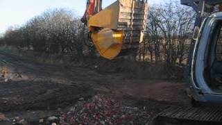 ROTAJAW CA100 BUCKET CRUSHER [upl. by Rebmetpes]