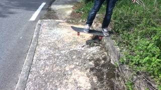 Descendre un curb en skate  Sélancer dun muret en skateboard [upl. by Rap3]