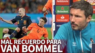 A Van Bommel le preguntan por Iniesta y la final de 2010 y no le hace ni pizca de gracia [upl. by Pia961]