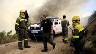 Los bomberos luchan contra las llamas en un nuevo fuego en Verín Ourense [upl. by Aylad]