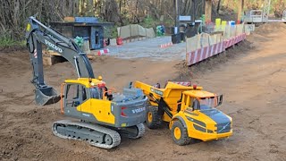 Si continuano I lavori per la rampa del benzinaio volvo ec160e volvo a40g [upl. by Niple]