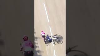 Larrivée très musclée avec une chute au Tour de lAin shorts shortsvideo cycling [upl. by Nahsrad]