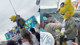 Jaxson de Ville Jaguars Mascot Failed Attempt to Bungee Jump  WooGlobe [upl. by Codding]