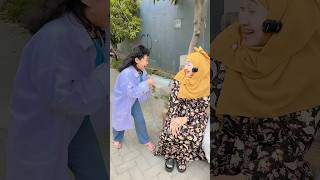 SEMUA YANG DISUNTIK RAISHA DIKASIH ROTI shorts [upl. by Nets570]