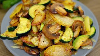 Bratkartoffeln mit Pilzen und Zucchini in einer Pfanne Ein einfaches und köstliches Abendessen [upl. by Leitman677]