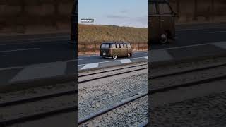 Tiefergelegter VW T1 Bus rast am Atlantikwall Raversyde vorbei  Volkswagen Bulli shorts [upl. by Costello93]