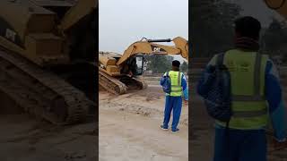 Excavator unloading from trailer skilled excavator operator heavy equipment operator excavator [upl. by Chaves]