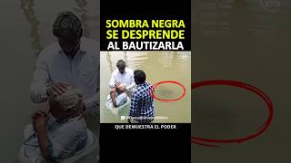 Bautismo Impactante Sombra Negra se Desprende al Sumergirla [upl. by Ahsla]