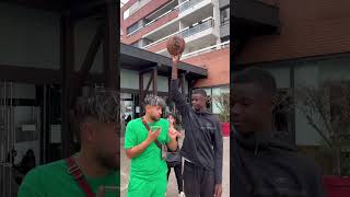 Attrape la balle de ce Basketteur de 198m 🏀😨 [upl. by Gula]