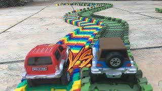 A BATALHA DAS PISTAS DE CARRINHOS MALUCAS PISTA MALUCA COLORIDA VS PISTA MALUCA DINOSSAURO [upl. by Sabec]