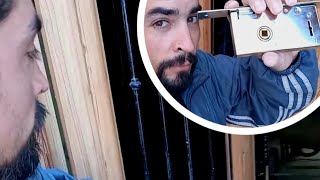 Cómo Colocar Accesorios en Puerta de MADERA ✅️ ¡¡¡cerradura [upl. by Kotto920]